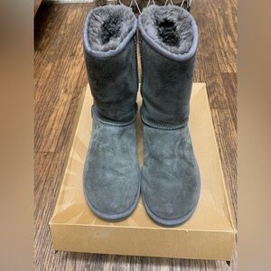 Ugg’s - Grey